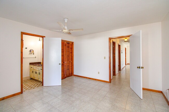 Building Photo - ** 2/2 HOME IN NAPLES PARK UNFURNISHED ** ...