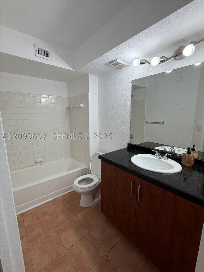 Building Photo - 565 Vista Isles Dr