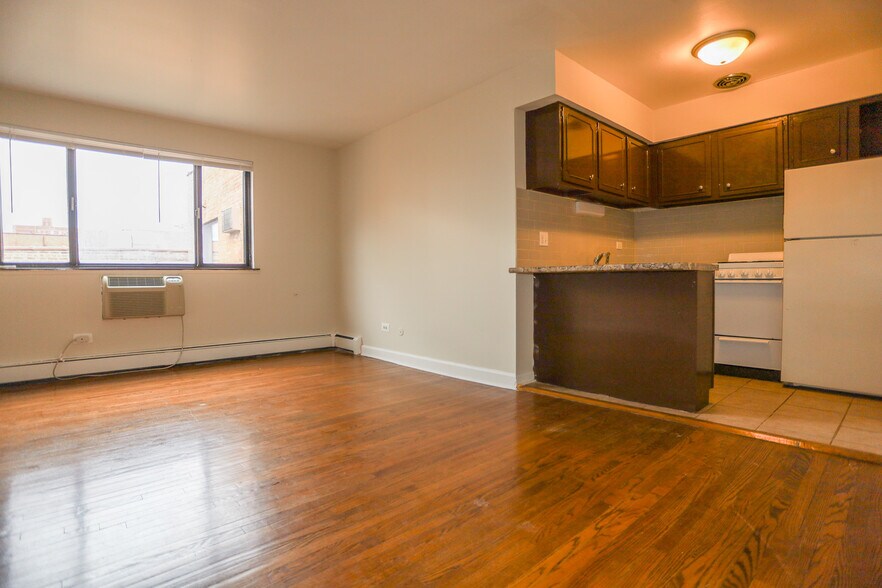 Building Photo - 5900 N Winthrop Ave