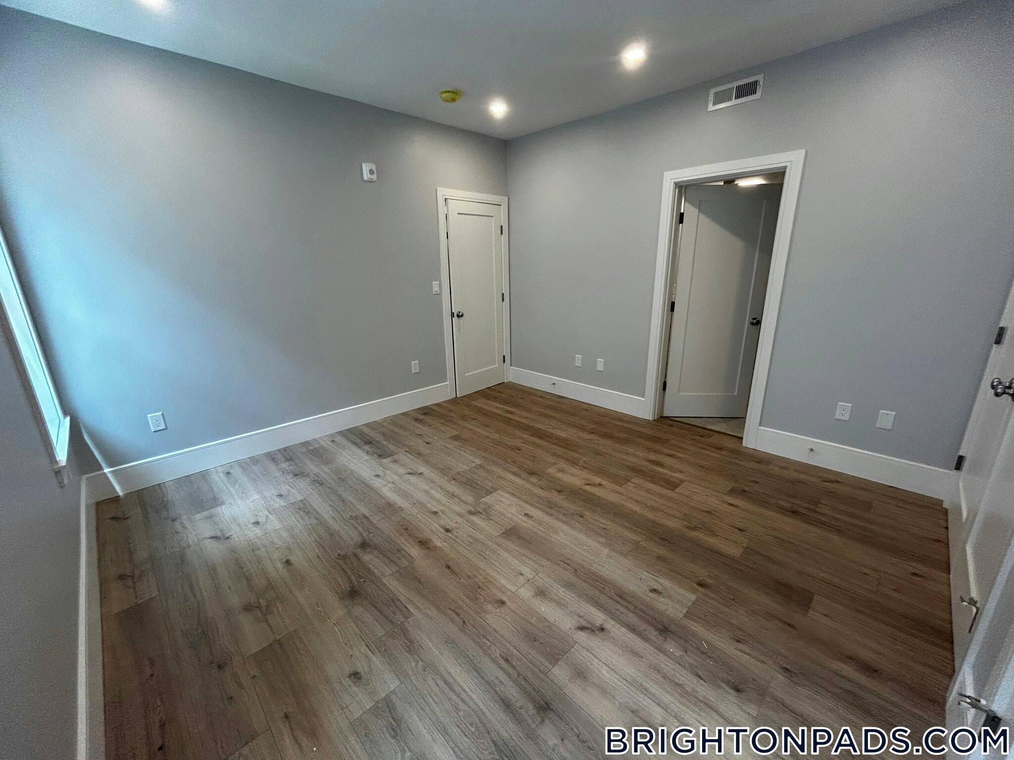 Building Photo - 124 Kenrick St