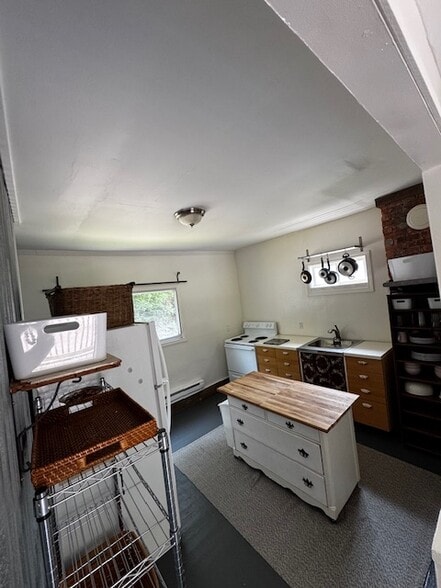 Cook-Apt A - 26 Meredith St