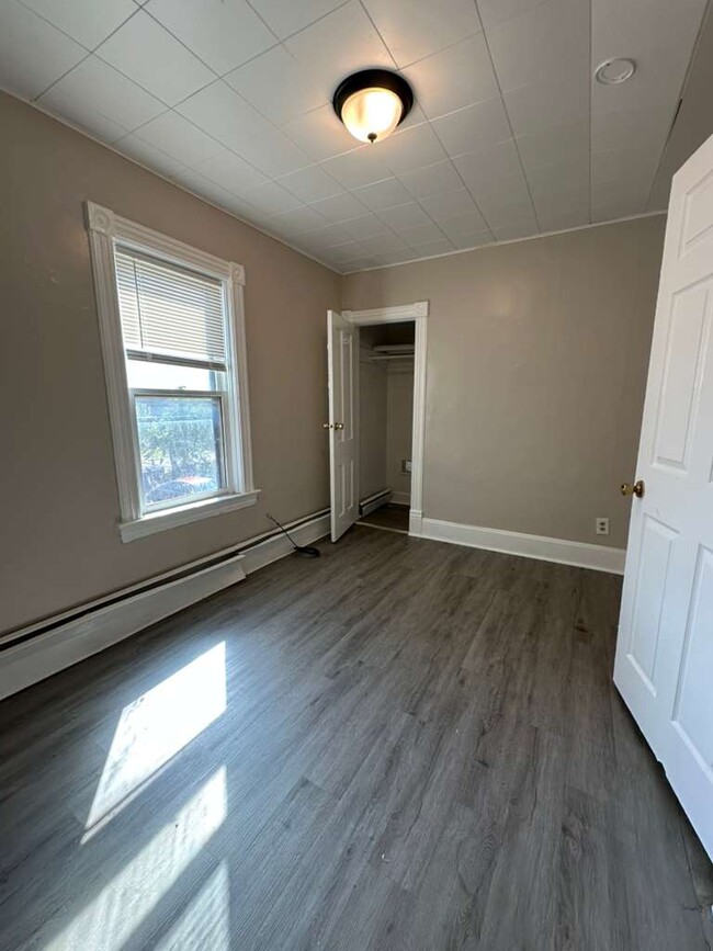 Building Photo - 505 Grotto St N
