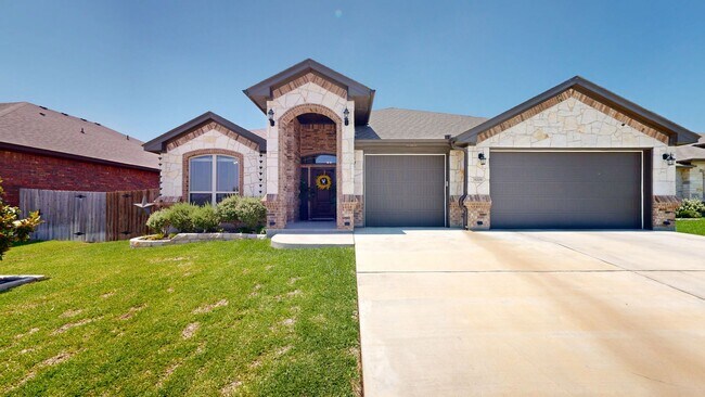 Building Photo - SOLAR PANEL 4 BEDROOM HOME  IN HERITAGE OAKS!