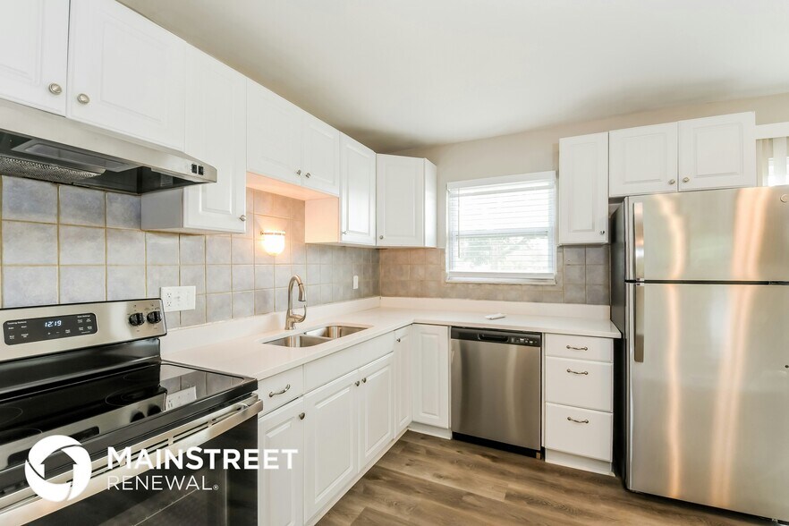 Building Photo - 1126 Airglades Dr