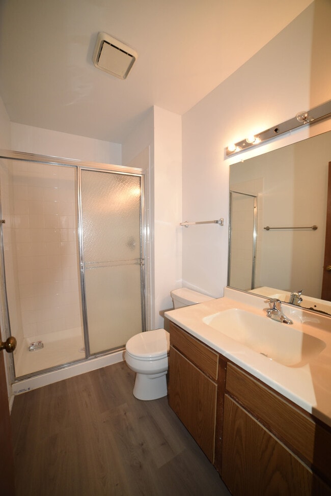Building Photo - 437 N Cambridge Dr