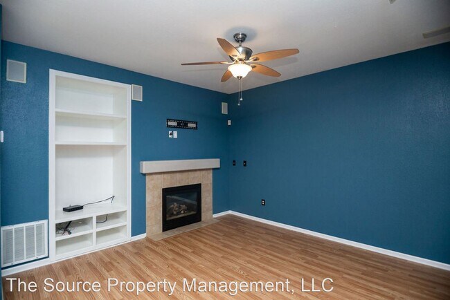 Building Photo - 2 br, 2.5 bath House - 1020 Fenwick Dr