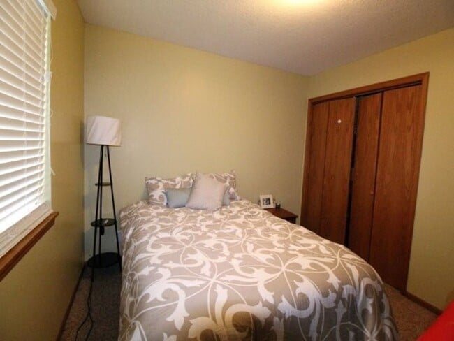 Building Photo - Italian Estates Property Management