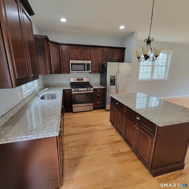 Building Photo - 19 Oak Meadows Dr