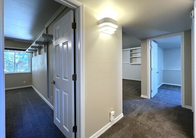 Building Photo - Fantastic 4 bed 3 bath home in the Highlan...