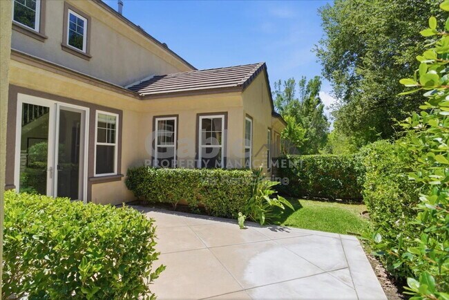 Building Photo - 26882 Greenleaf Ct