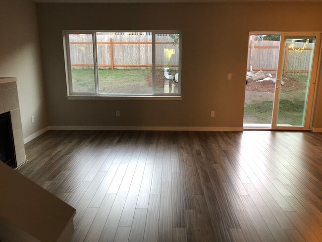 Building Photo - Fantastic 3 Bedroom Home In New Neighborhood