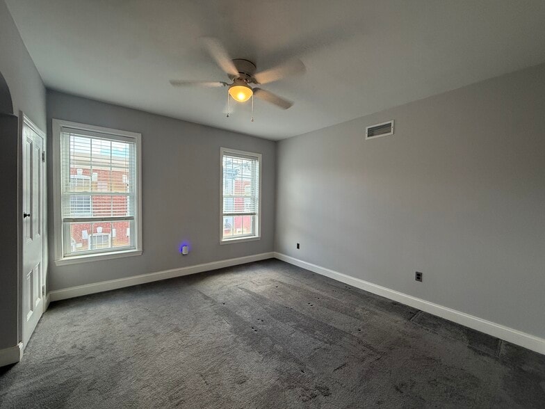 Building Photo - 425 McClellan St