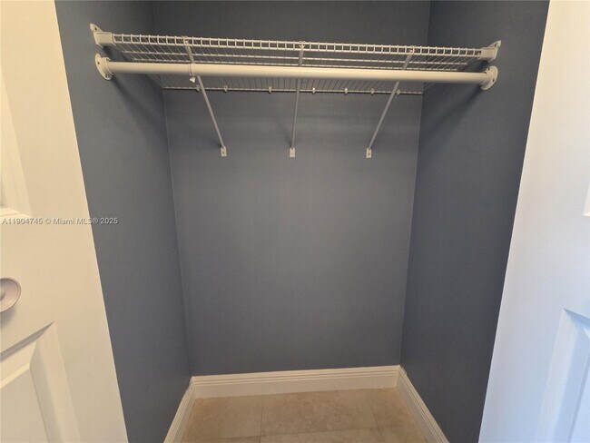 Building Photo - 3200 Port Royale Dr N