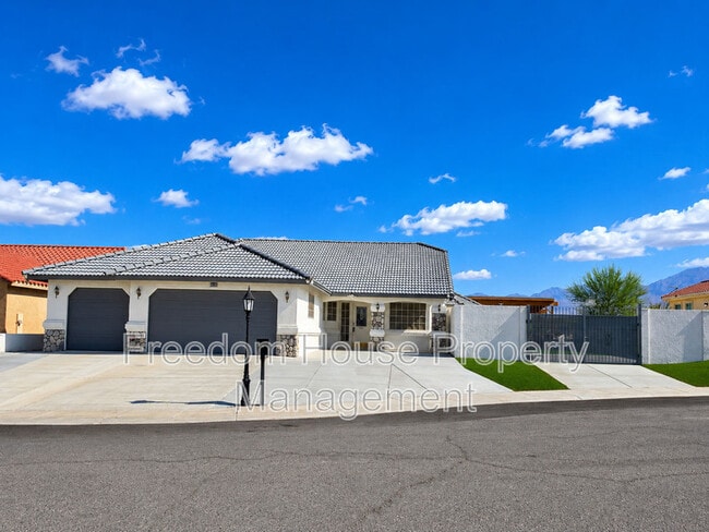 Building Photo - 3630 E Vineyard Dr N