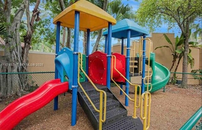 Building Photo - 19701 E Country Club Dr