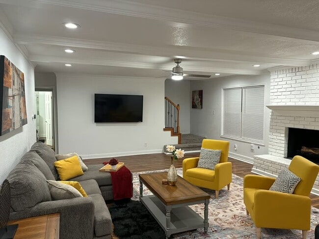 Building Photo - 17211 Rolling Creek Dr