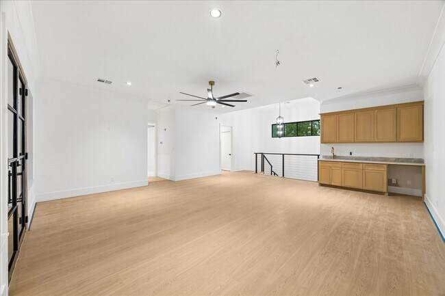 Building Photo - 5 Buttonbush Ct