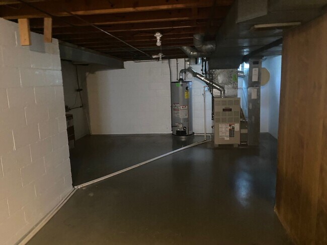 Building Photo - 3 Bedroom 1.5 Bathroom Single Family Home ...