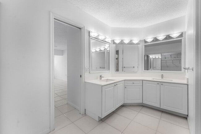 Building Photo - 3908 S Ocean Blvd