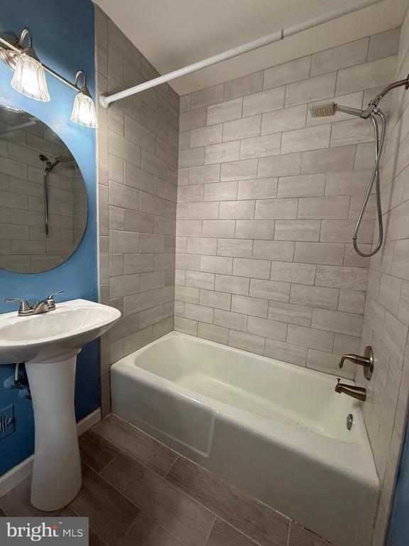 Building Photo - 9613 Ashbourn Dr