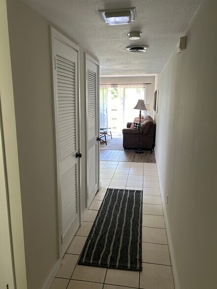 Building Photo - 1081 Cove Rd