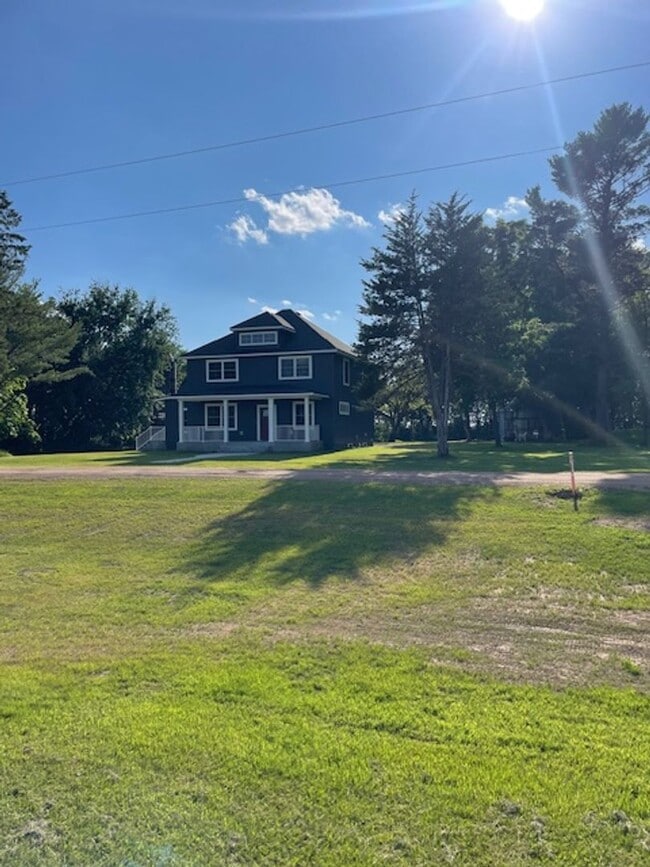 Building Photo - Remodeled 5 Bedroom Home in Foley!