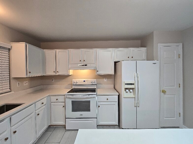 Building Photo - 16 Windbluff Ct