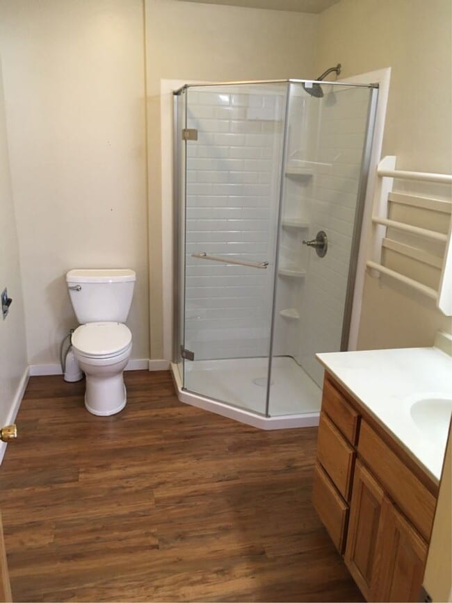 Building Photo - Spacious Clearlake Home