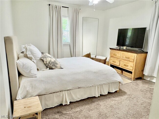 Building Photo - 6910 Carriage Hill Dr