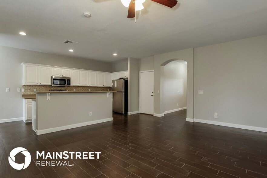 Building Photo - 5512 W Darrow Dr