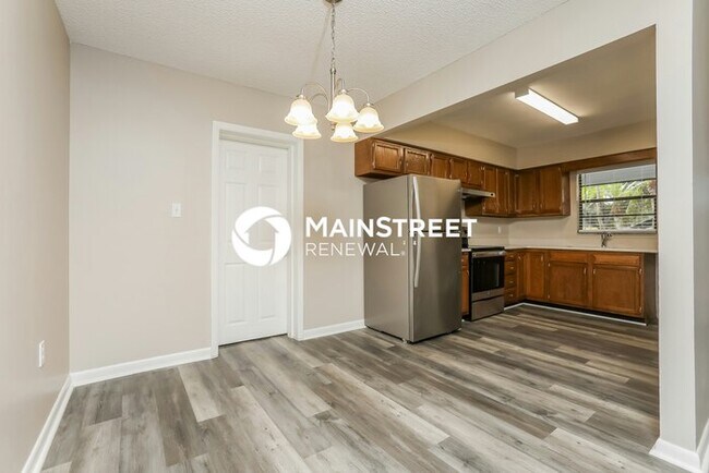 Building Photo - 3 Bedroom Pet-Friendly Home in EUSTIS, FL with Main Street Renewal