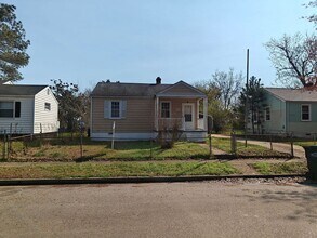 Building Photo - 2 bedroom home