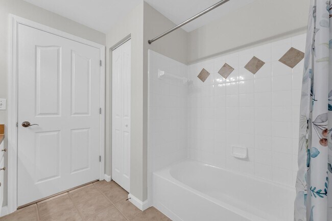 Building Photo - 2032 Alta Meadows Ln