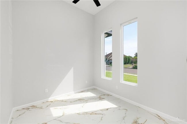 Building Photo - 17 Salamanca St