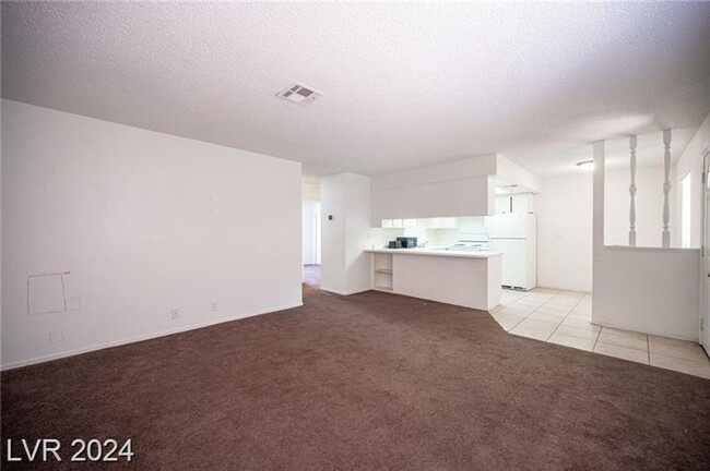 Building Photo - Beautiful 2 bedroom - 2 bath condo in Crai...