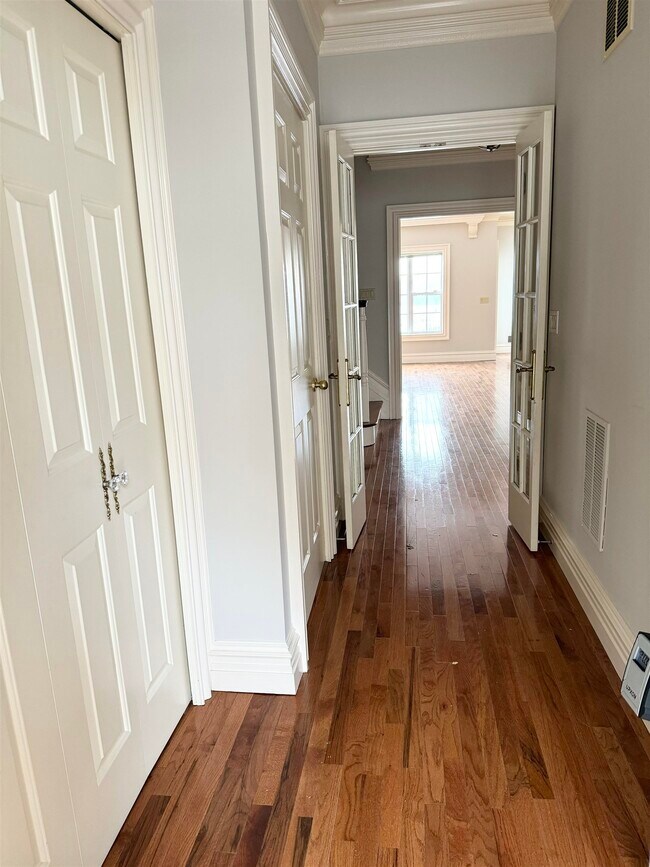 Building Photo - 54 Bergen Ridge Rd