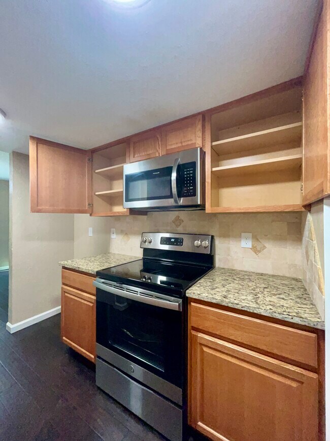 Building Photo - 919 S Weatherred Dr