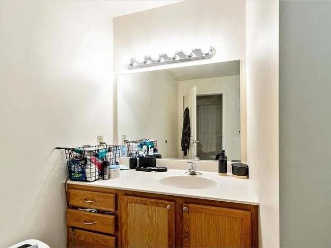 Building Photo - 2BD/1BA Condo at City's Edge, South Burlin...