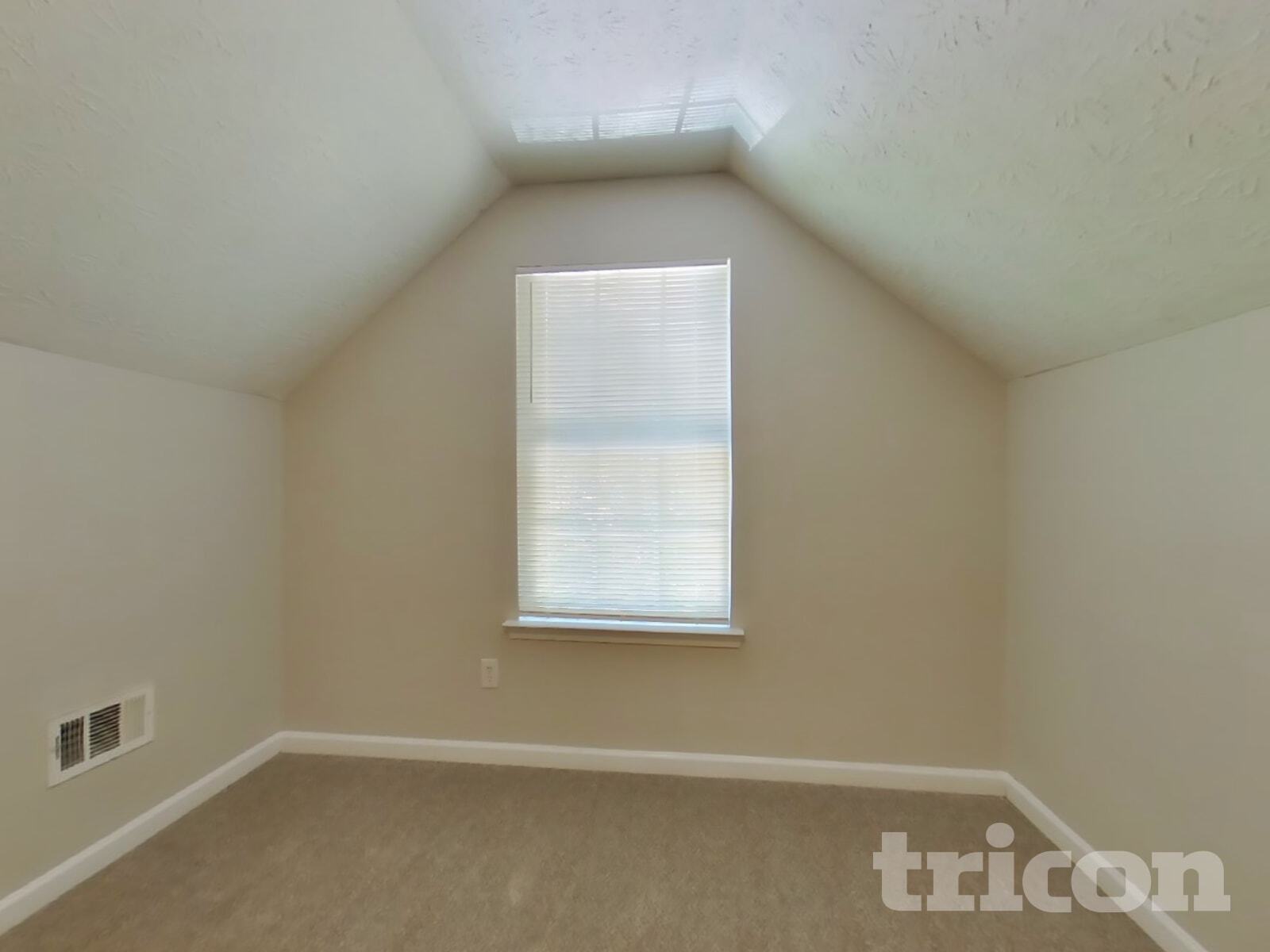 Building Photo - 5746 Lakeside Dr