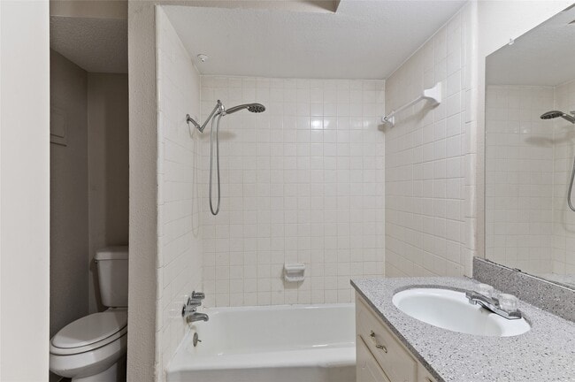 Building Photo - 233 W Tri Oaks Ln