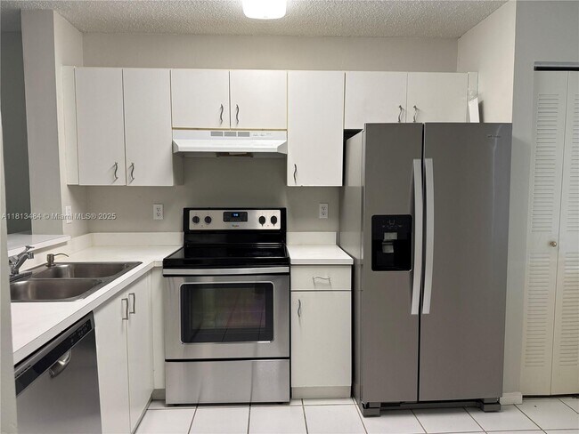 Building Photo - 17432 SW 140th Ct