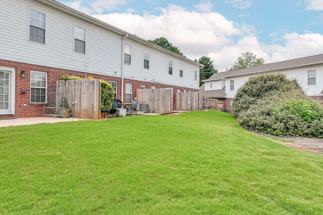 Building Photo - 2428 E University Dr