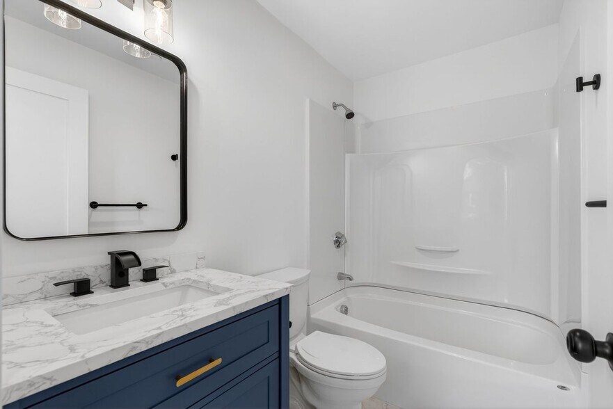 Building Photo - 371 Cabot St