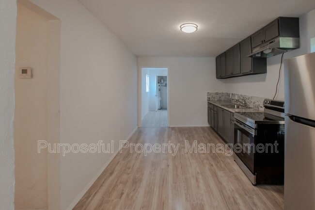 Building Photo - 2208 Hardin Dr
