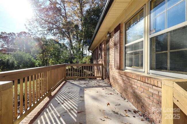 Building Photo - 937 Green Cir Dr