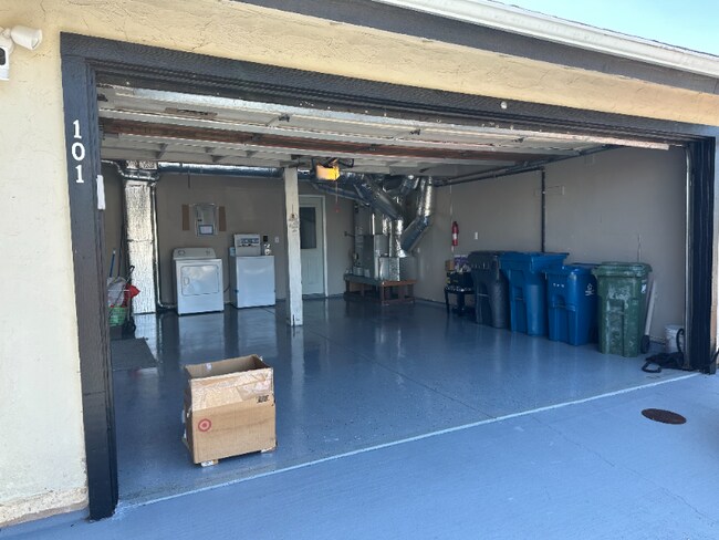 Building Photo - 101 Del Prado Dr