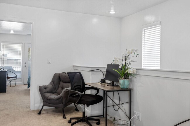 Building Photo - 350 W Old Hwy