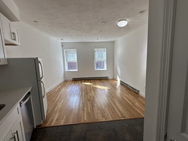 Primary Photo - 220-224-224 North St