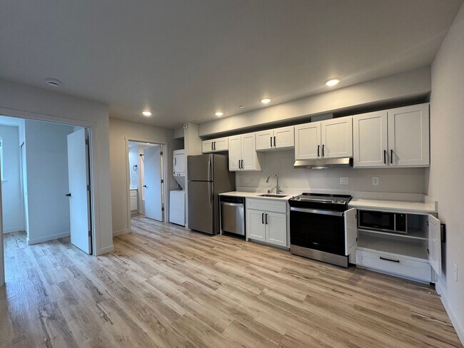 Building Photo - 810 Yakima