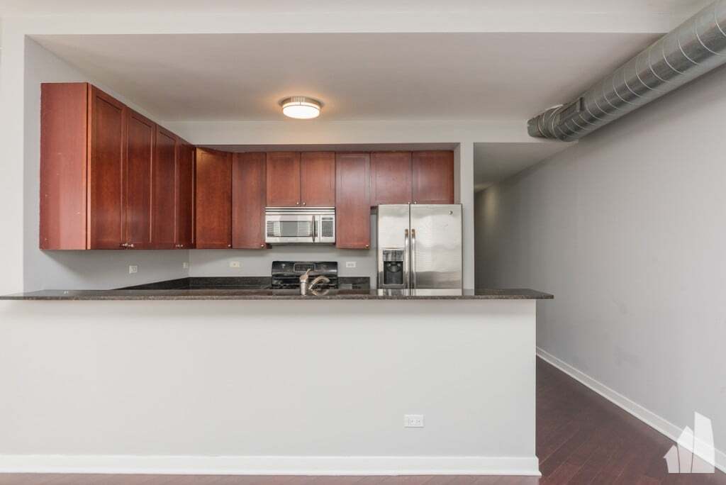 Building Photo - 3550 W Montrose Ave